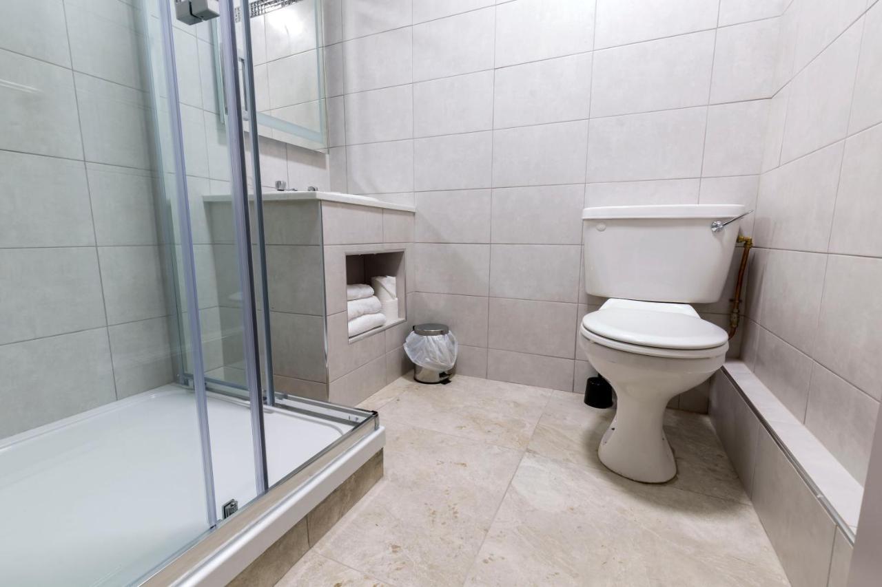 Ivy Tower Hotel Каслбар Экстерьер фото